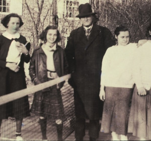 At left, Do Cogswell and Ruth Blanchard. Do Cogswell Deland went on to win two national championships with Hall of Fame inductee Susan Beck Wasch (1962 & 1966). At right, Alice Elazat and Estelle Suarez, New York City play-ground paddle tennis champions. Center, Frank Beal.